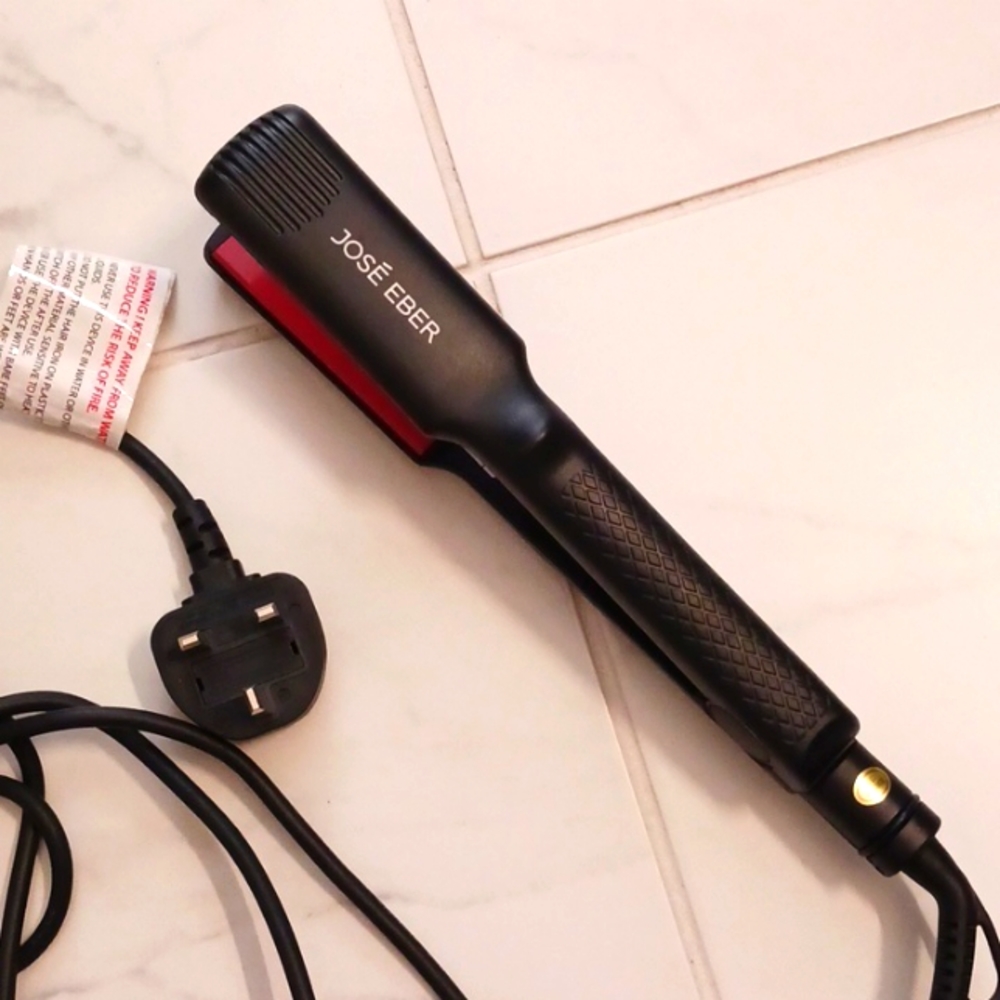 European Outlet Flat Iron Tool ✈️